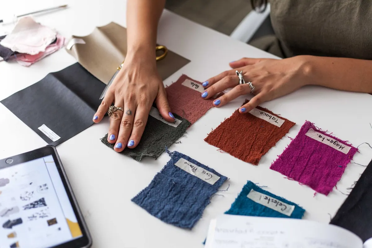 Wool vs Cotton vs Linen: Choosing the Right Scarf for British Weather